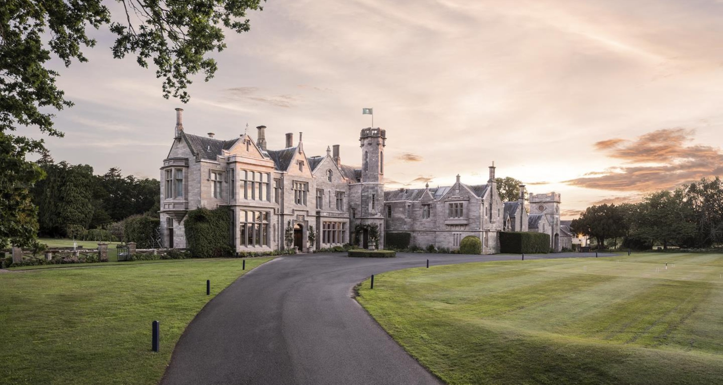 The_Roxburghe_-_Exterior_Day[634606]